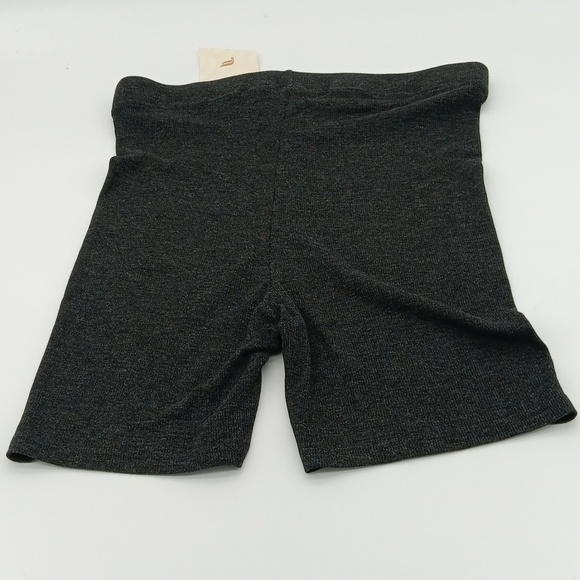 ๐ NEW Fabletics Restoreknit Slim Short - Picture 6 of 7